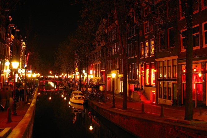 Amsterdam: Guided Red Light District and City Walking Tour - Pub The Ape (Int Aepjen): a wooden survivor with a fire past
