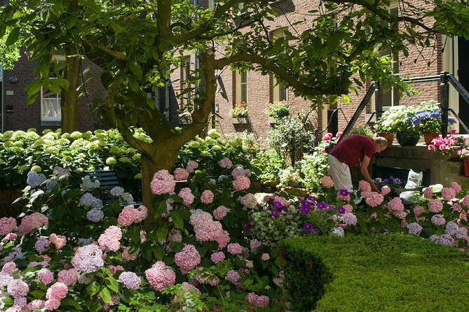 Amsterdam: Hidden Gems Walking Tour in German - The Amsterdam Canal Ring: why the houses look the way they do
