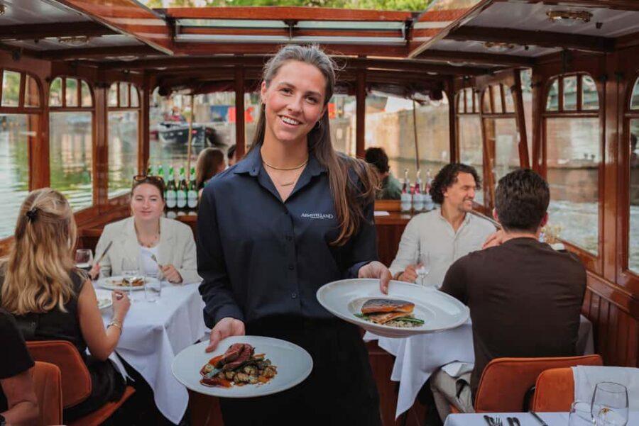 Amsterdam: High-End 3-Course Dinner Canal Cruise - Welcome Prosecco and the Start of Dinner: Small Bites at Your Table