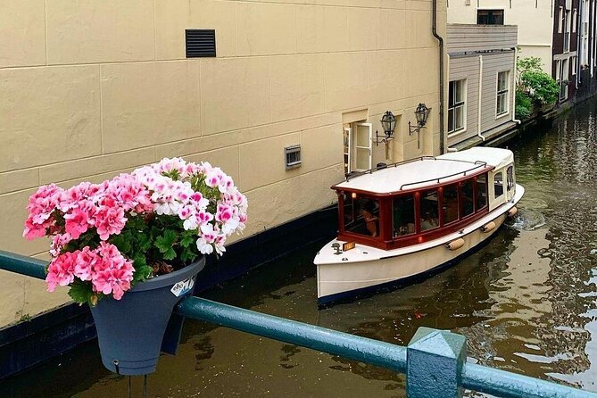 Amsterdam Highlights Canal Cruise with a Drink - Skinny bridge to Old Town: the views you get from the water