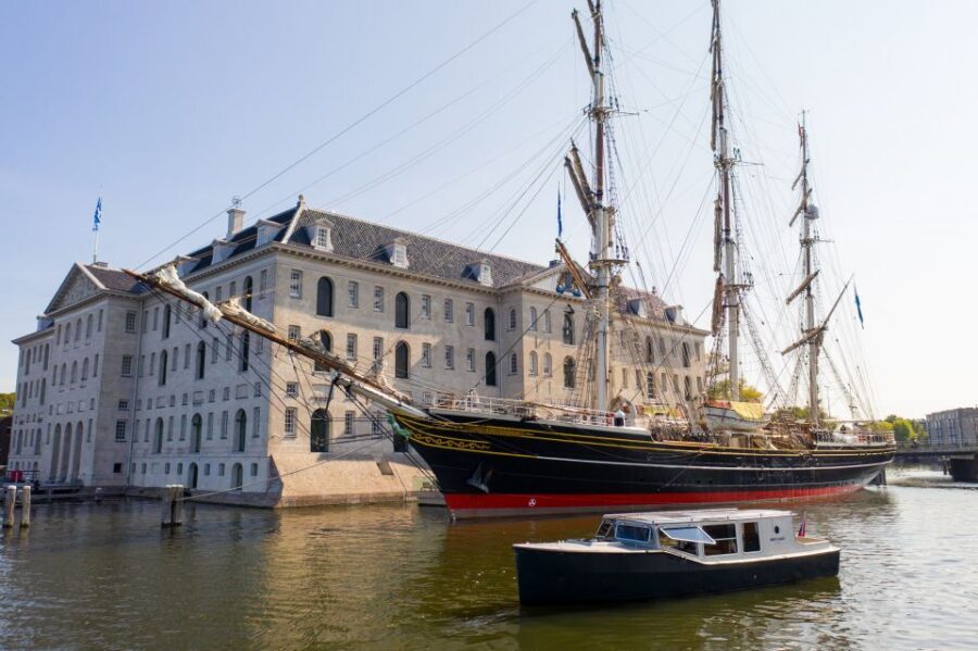 Amsterdam: Historic Boat Cruise with open bar and nibbles - Finding the Dock at Hotel Canalview (Singel No. 5)