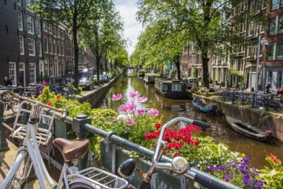 Amsterdam Historic City: a Self-Guided Augmented Reality Tour - Where you start and end: Stationsplein to Oude Kerk