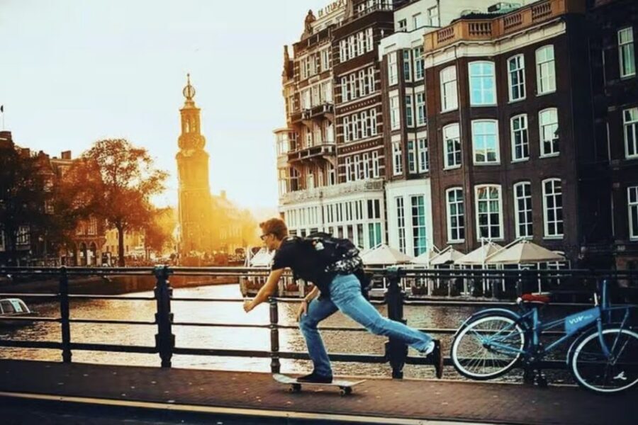 Amsterdam: History, Culture & Hidden Gems Walking Tour - Canal-side façades and the Dutch East India Company legacy