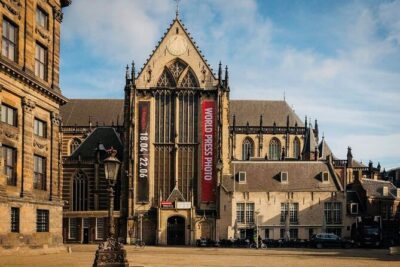 Amsterdam History Walking Tour - From Kattengat to Oude Nieuwstraat: streets few people slow down on
