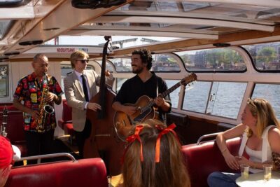 Amsterdam Jazz Canal Cruise with live music - Getting to KINboat on Prins Hendrikkade (and how boarding usually feels)