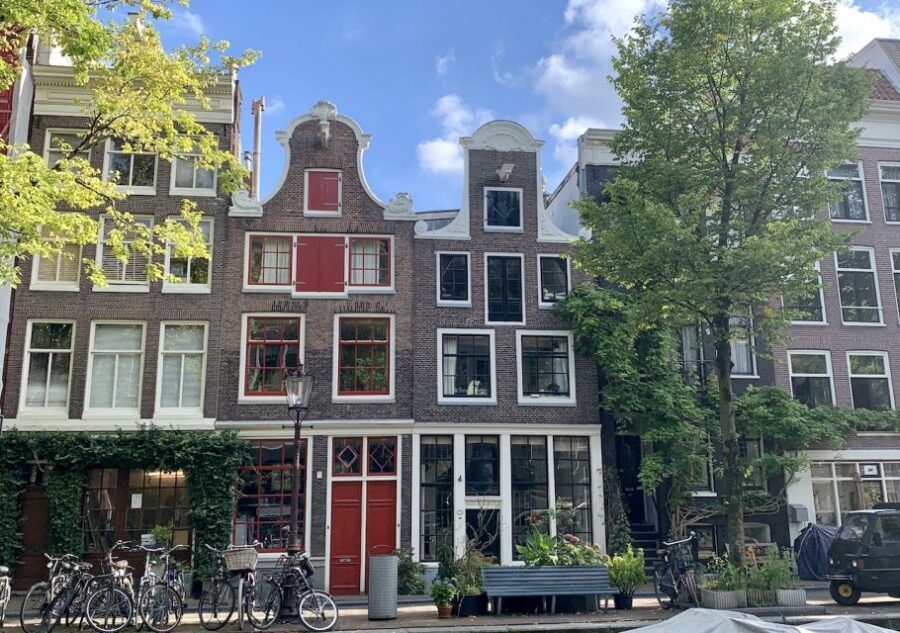 Amsterdam: Jordaan District Tour with a German guide - Entering the Jordaan: why this neighborhood works for a short tour