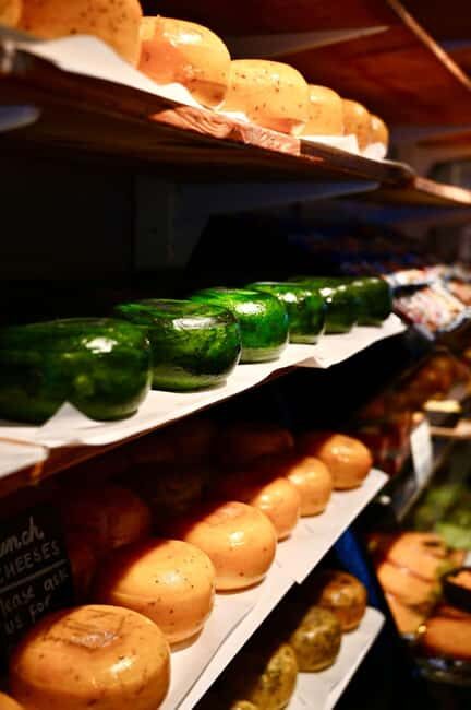 Amsterdam: Jordaan Food Tour of 10+ Local Classic Tastings - Guide Style and Group Feel: Why People Remember Yolanda/Jolanda