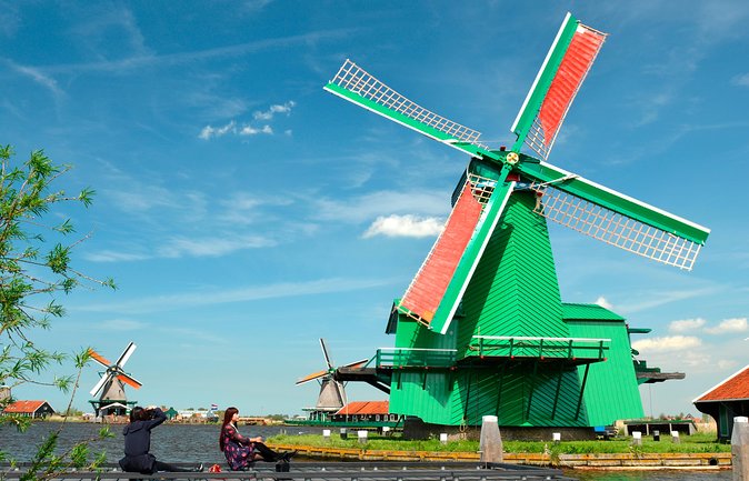 Amsterdam: Keukenhof and Zaanse Schans Windmills Guided Day Trip - Optional Amsterdam canal cruise: a smooth way to end the day