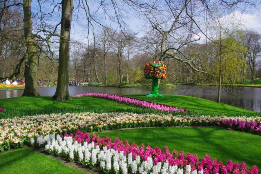 Amsterdam: Keukenhof Gardens Guided Tour Spanish and English - Who should book this Keukenhof guided option?