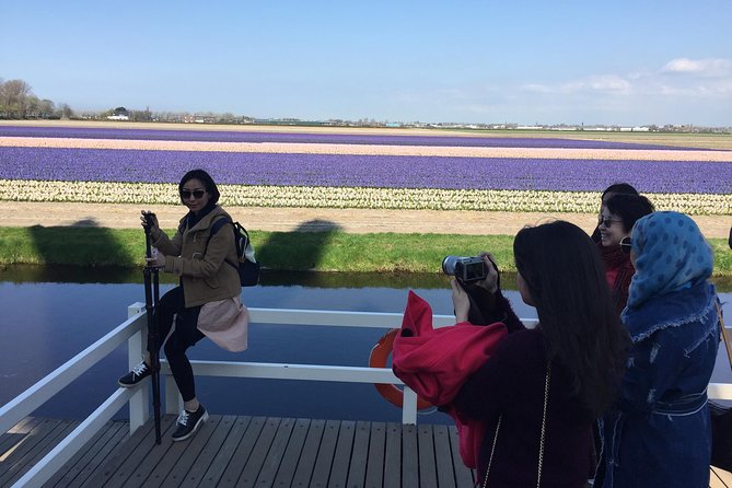 Amsterdam: Keukenhof Tulip Gardens and Giethoorn with Boat Tour - The boat tour: how to get the most from your 60 minutes