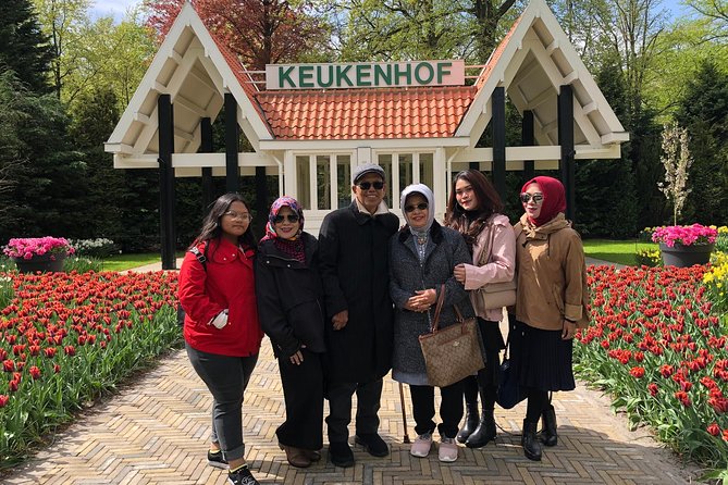 Amsterdam: Keukenhof Tulip Gardens and Giethoorn with Boat Tour - Guide and group size: the difference between a smooth day and a messy one