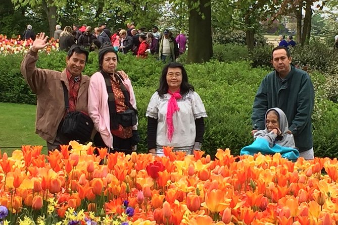 Amsterdam: Keukenhof Tulip Gardens and Giethoorn with Boat Tour - Keukenhof Tulip Gardens: 3 hours among 32 hectares of color