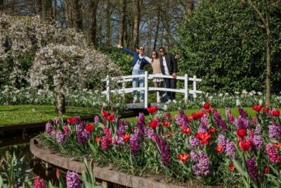 Amsterdam: Keukenhof, Zaanse Schans & Volendam Tour - Volendam and Marken: Stilt Houses, Traditional Dresses, and a Short Boat Ride