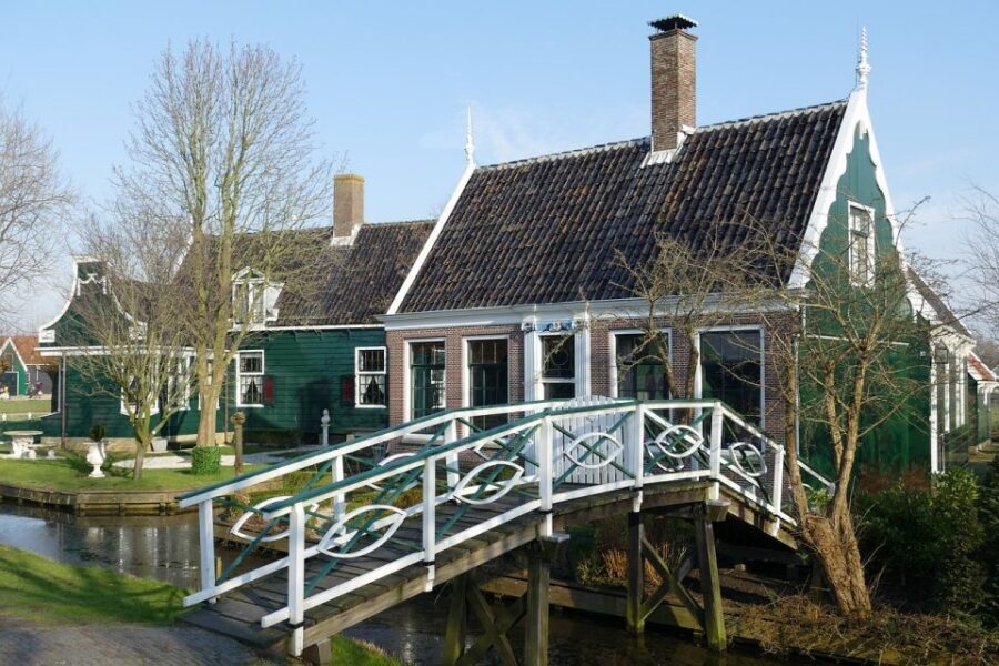 Amsterdam: Keukenhof & Zaanse Schans Windmills Private Tour - Practical tips to get more out of Keukenhof and the windmills