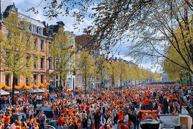 Amsterdam King’s Day Boat Party with Unlimited Drinks 2026 - Comfort rules onboard: smoking and the adult-only vibe