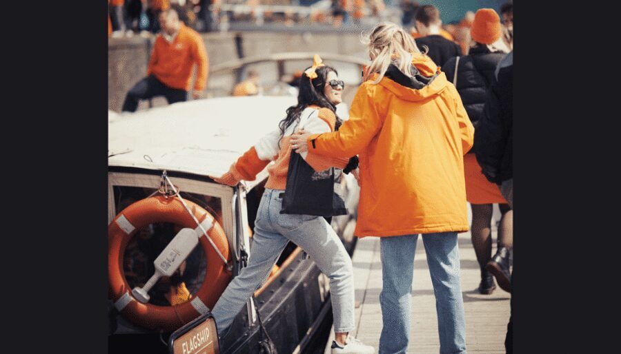 Amsterdam: King's Day Party Cruise with Open Bar & Music - Open vs Closed Saloon Boats: What Changes for Comfort