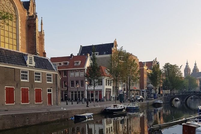Amsterdam Layover: Airport Transit City Tour - Driver/host vs. professional guide: know what you’re paying for