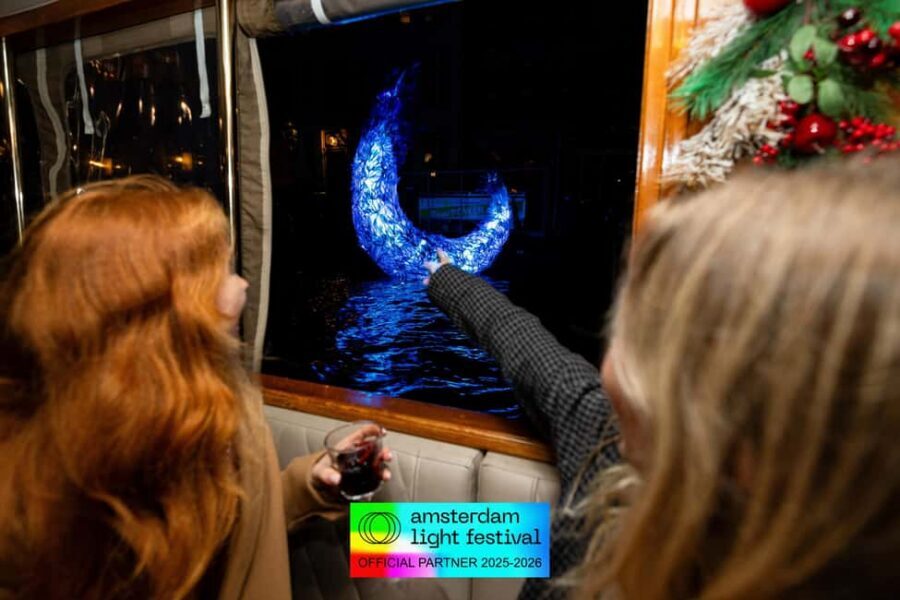 Amsterdam: Light Festival Cruise + Stroopwafel & Hot Choco - Getting better photos: warmth is great, visibility can be tricky