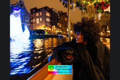 Amsterdam Light Festival: Cruise Unlimited Drinks & Bite option - Where you meet: Prins Hendrikkade 33A (and how to avoid the worst delays)