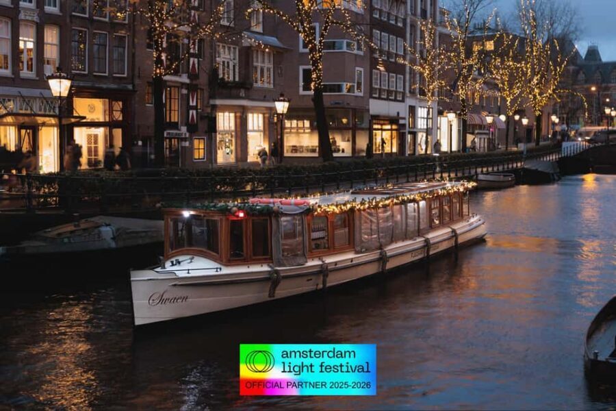 Amsterdam: Light Festival Heated Cruise + Hot Choco + Snack - FAQ