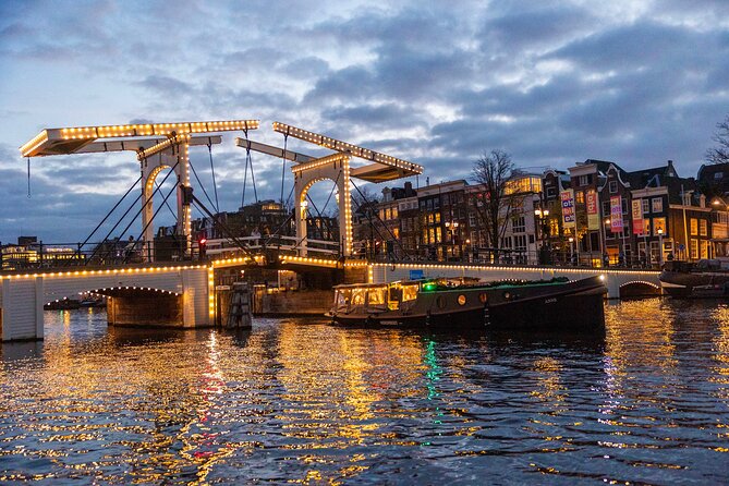Amsterdam: Light Festival Open Boat - Unl. Drinks Option - NEMO Hands On Science: Physics, Chemistry, and Behavior From the Water