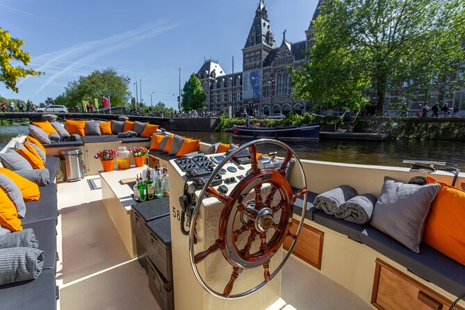 Amsterdam Light Festival: Saloon Boat Cruise + Hot Drinks & Bite - The boat setup: covered comfort, windows, and what to pack