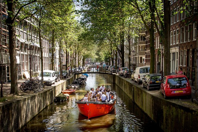 Amsterdam Light Festival: Saloon Boat Cruise + Hot Drinks & Bite - Drinks and bite: when unlimited means useful (not just marketing)