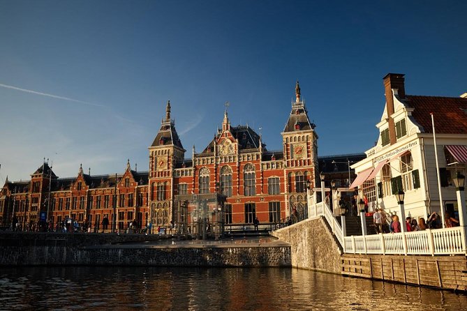 Amsterdam Light Festival: Saloon Boat Cruise + Hot Drinks & Bite - Crowds, capacity, and the reality of festival season