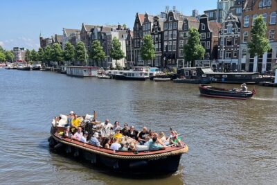Amsterdam Luxury Boutique Boat tour with Unlimited Beer and Wine - The drink setup: beer and wine, plus what costs extra