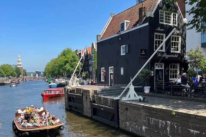 Amsterdam Luxury Boutique Boat tour with Unlimited Beer and Wine - Rembrandt’s neighborhood: seeing the house where he lived (1639–1656)