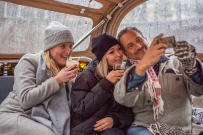 Amsterdam: Luxury Light Festival Cruise Unlimited Drinks Included - Meeting at Oudezijds Voorburgwal: getting on fast and unbothered