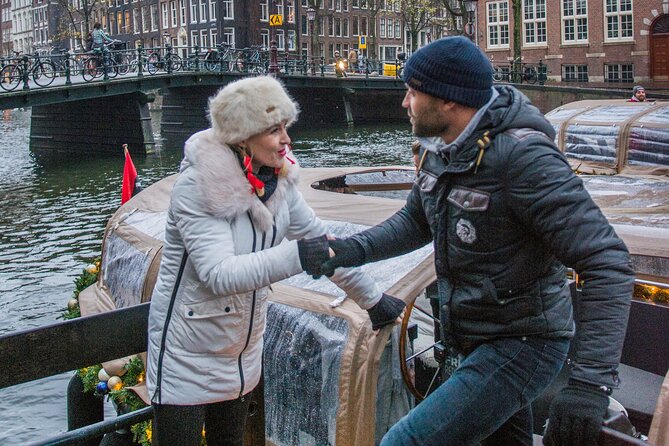 Amsterdam: Luxury Light Festival Cruise Unlimited Drinks Included - Drinks, hot chocolate, and the cozy factor that makes it work