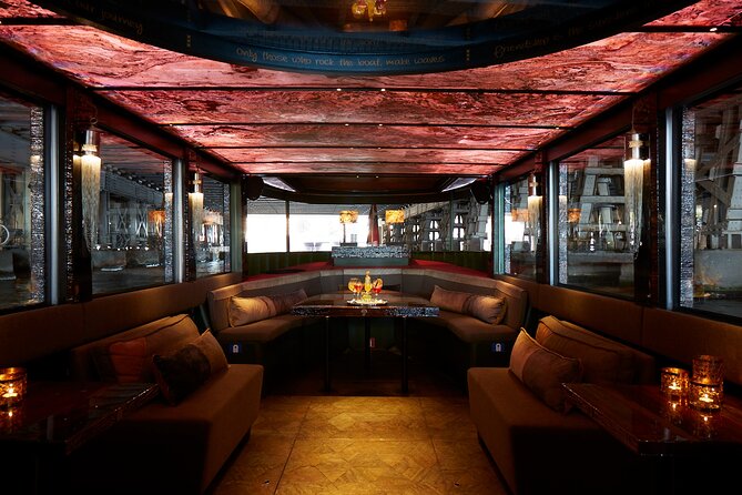 Amsterdam: Luxury Light Festival Cruise Unlimited Drinks Included - Crew storytelling: why narration matters on a moving canal
