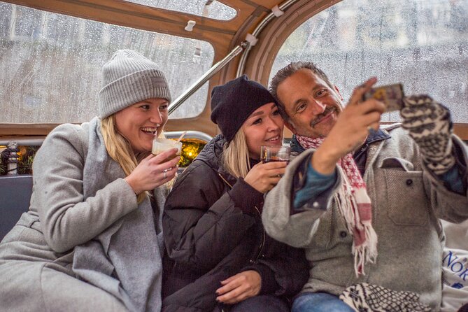 Amsterdam: Luxury Light Festival Cruise Unlimited Drinks Included - Meeting at Oudezijds Voorburgwal: getting on fast and unbothered