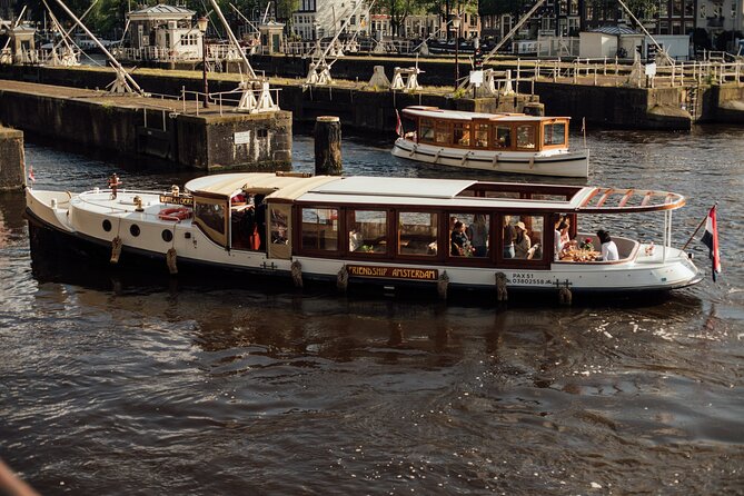 Amsterdam: Luxury Saloon Boat Cruise with Cocktails & Waffle - How the 1-Hour Cruise Runs (and What You’ll Actually Get)