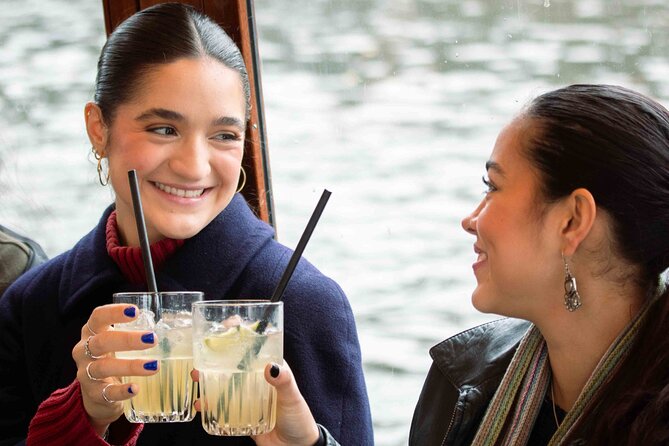 Amsterdam: Luxury Saloon Boat Cruise with Cocktails & Waffle - Service Quality: Guides, Volume, and Small-Group Comfort
