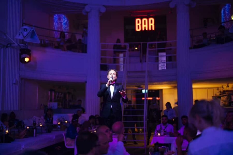 Amsterdam: Midnight Masquerade Dinner Show - Location, seating quirks, and who this night suits