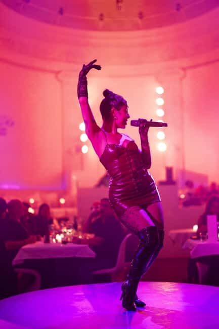Amsterdam: Midnight Masquerade Dinner Show - Your 3-hour flow: dinner courses, shows, and DJ time
