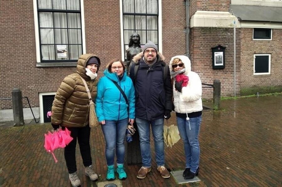 Amsterdam: Must-See Attractions Guided Walking Tour - Price and logistics: is $32 worth it?