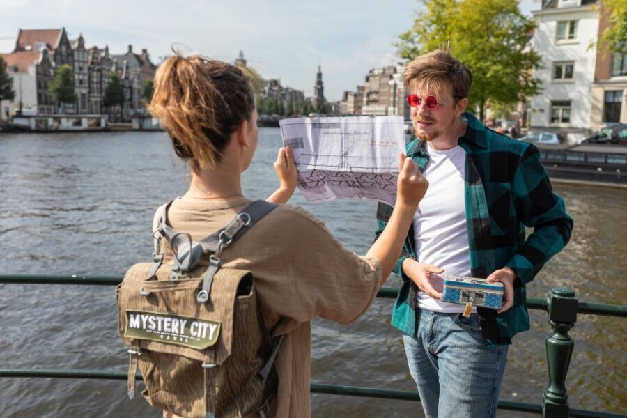 Amsterdam: "Operation 45 " Treasure Hunt Walking Tour - The clue system: solve with architecture, not gadgets