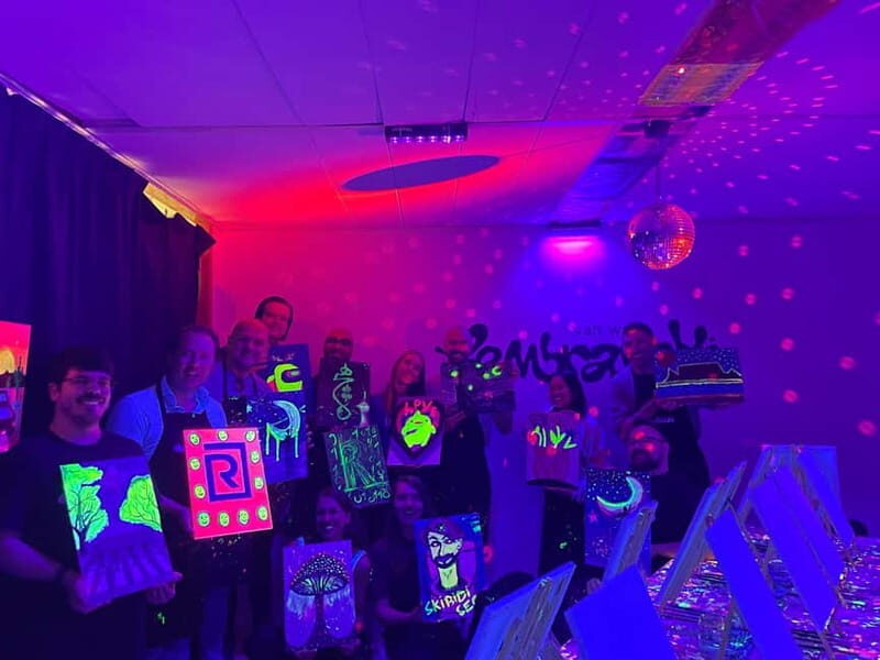 Amsterdam: Paint and Sip in the Dark at Rembrandt van Wine - What’s included (and what isn’t) so you can plan your night