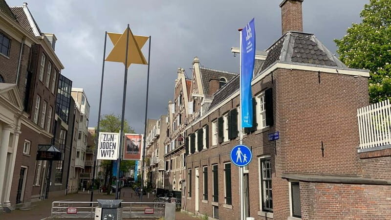 Amsterdam: Private Anne Frank and Jewish History Tour - Dam Square to Westerkerk: the guide connects the city to the occupation years