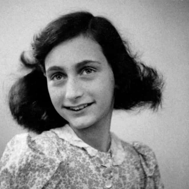 Amsterdam: Private Anne Frank and Jewish History Tour - Dokwerker and Holocaust names monuments: short stops with big emotional weight