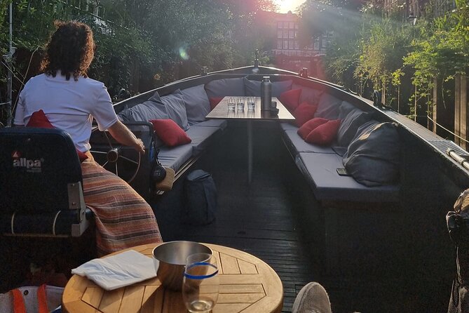 Amsterdam Private Boat Tour With Drinks - EN ES FR - Who should book this tour (and who might not)