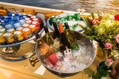 Amsterdam Private Boat Trip with Pizza and Unlimited Drinks - Pizza and unlimited drinks: the smart way to plan 90 minutes