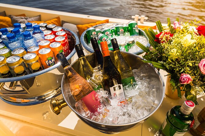 Amsterdam Private Boat Trip with Pizza and Unlimited Drinks - Pizza and unlimited drinks: the smart way to plan 90 minutes