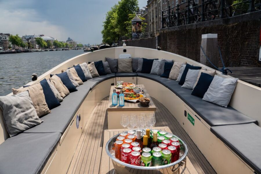 Amsterdam: Private Canal Booze Cruise with Unlimited Drinks - The 1-hour route, stop by stop: Red Light District to the Seven Bridges viewpoint