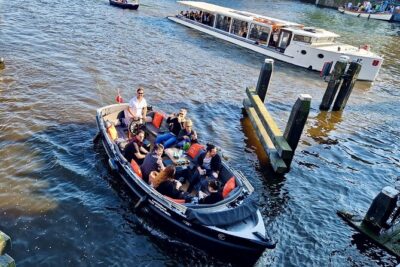 Amsterdam Private Canal Cruise – 90 Minutes through the Old City - Getting on board: meeting point, tickets, and first impressions