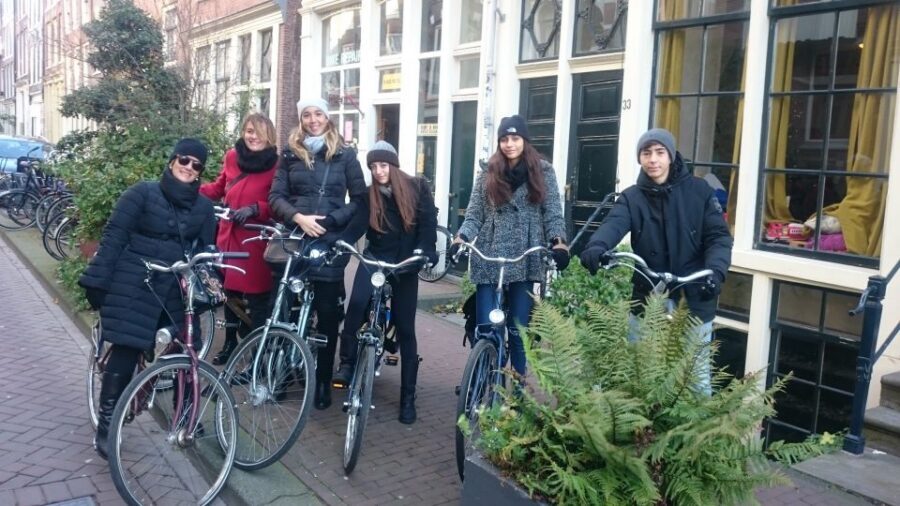 Amsterdam: Private City Bike Tour in italian - How the route feels: canal views, then parks for a breather