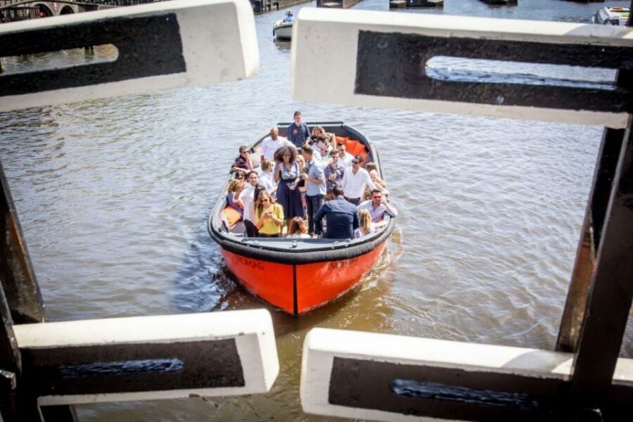 Amsterdam: Private Cruise with Drinks & Optional Snacks - Price and value: when $262 per person makes sense
